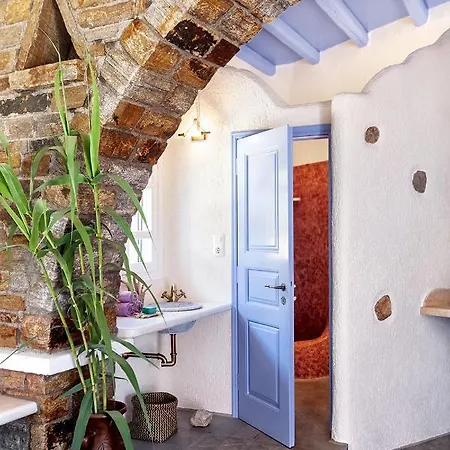 Georgilas Cave House *